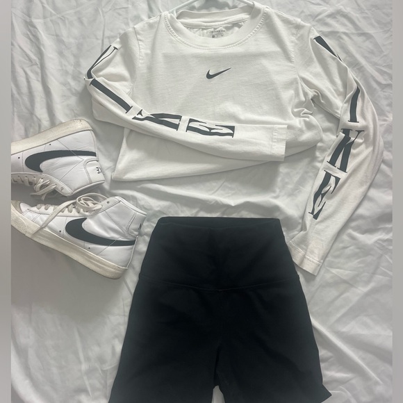 Nike long sleeve cropped T-shirt - Picture 1 of 4